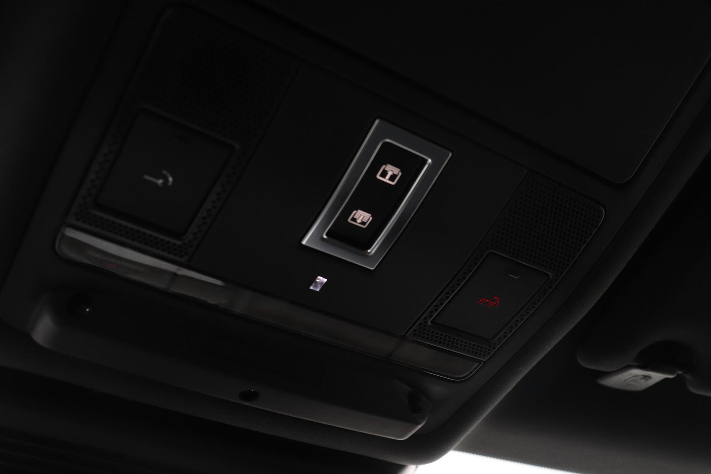 Jaguar E-PACE P300e R-Dynamic SE | Panoramadak | ACC | BLIS | Trekhaak | Getint Glas | Meridian Sound