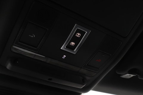 Jaguar E-PACE P300e R-Dynamic SE | Panoramadak | ACC | BLIS | Trekhaak | Getint Glas | Meridian Sound