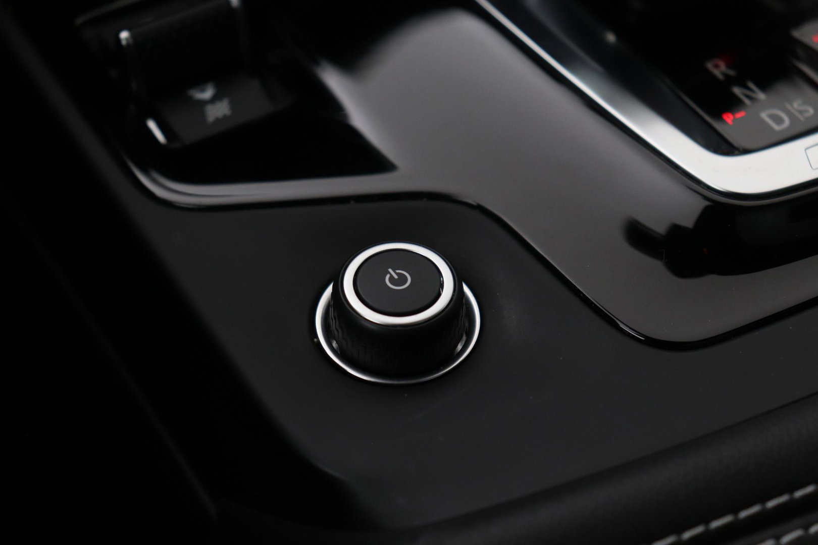 Jaguar E-PACE P300e R-Dynamic SE | Panoramadak | ACC | BLIS | Trekhaak | Getint Glas | Meridian Sound