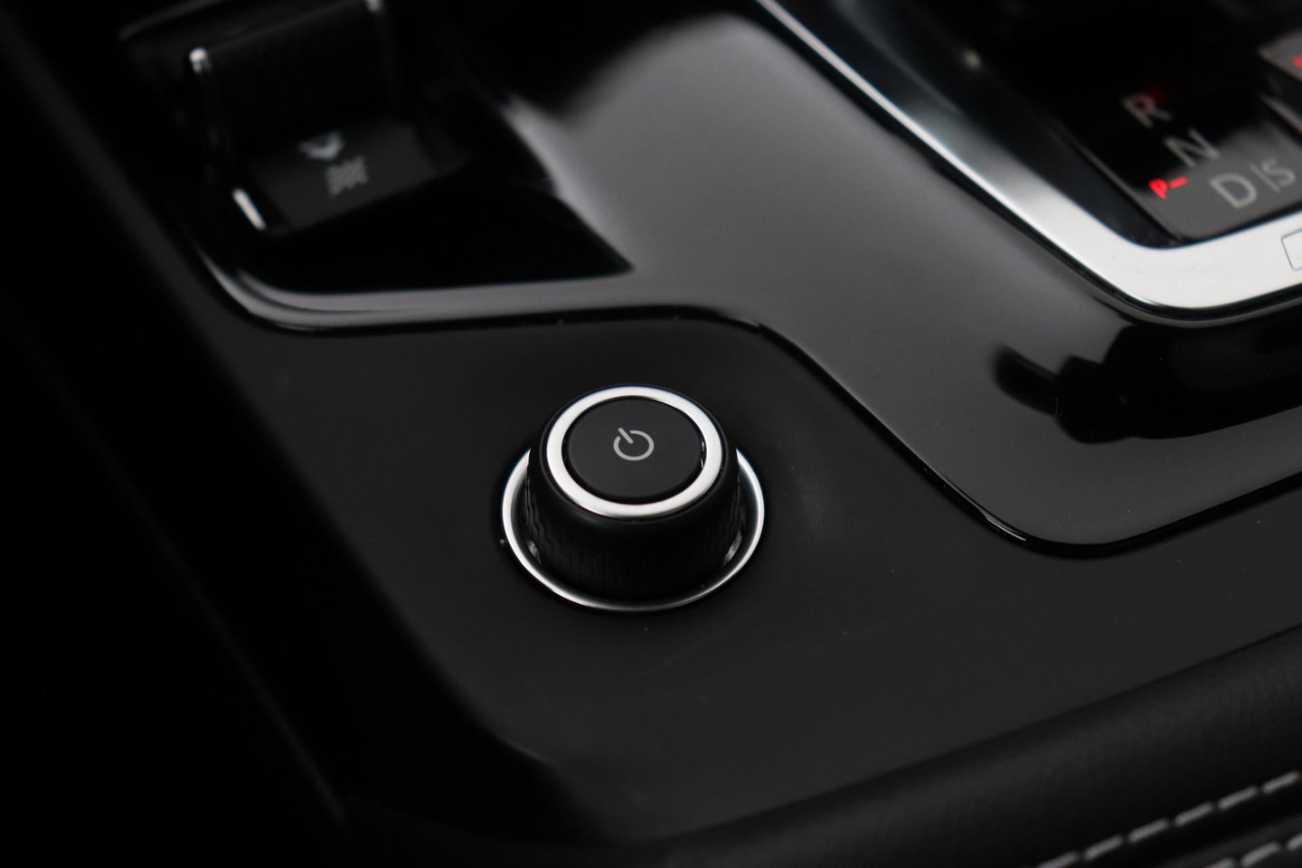 Jaguar E-PACE P300e R-Dynamic SE | Panoramadak | ACC | BLIS | Trekhaak | Getint Glas | Meridian Sound