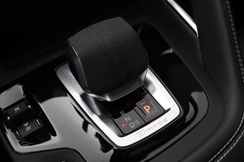 Jaguar E-PACE P300e R-Dynamic SE | Panoramadak | ACC | BLIS | Trekhaak | Getint Glas | Meridian Sound