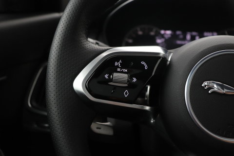 Jaguar E-PACE P300e R-Dynamic SE | Panoramadak | ACC | BLIS | Trekhaak | Getint Glas | Meridian Sound