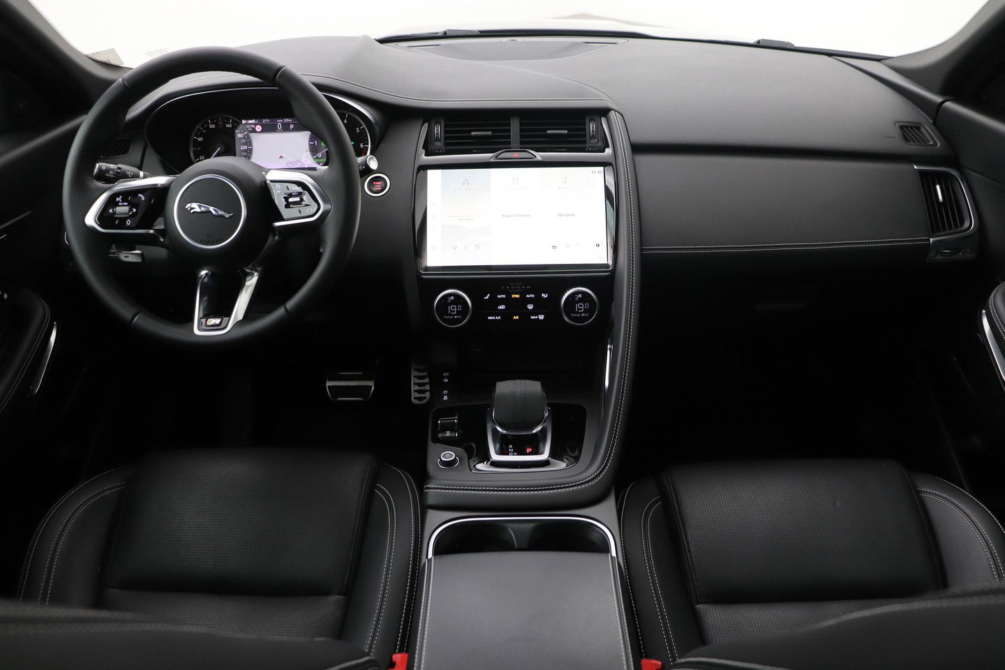 Jaguar E-PACE P300e R-Dynamic SE | Panoramadak | ACC | BLIS | Trekhaak | Getint Glas | Meridian Sound