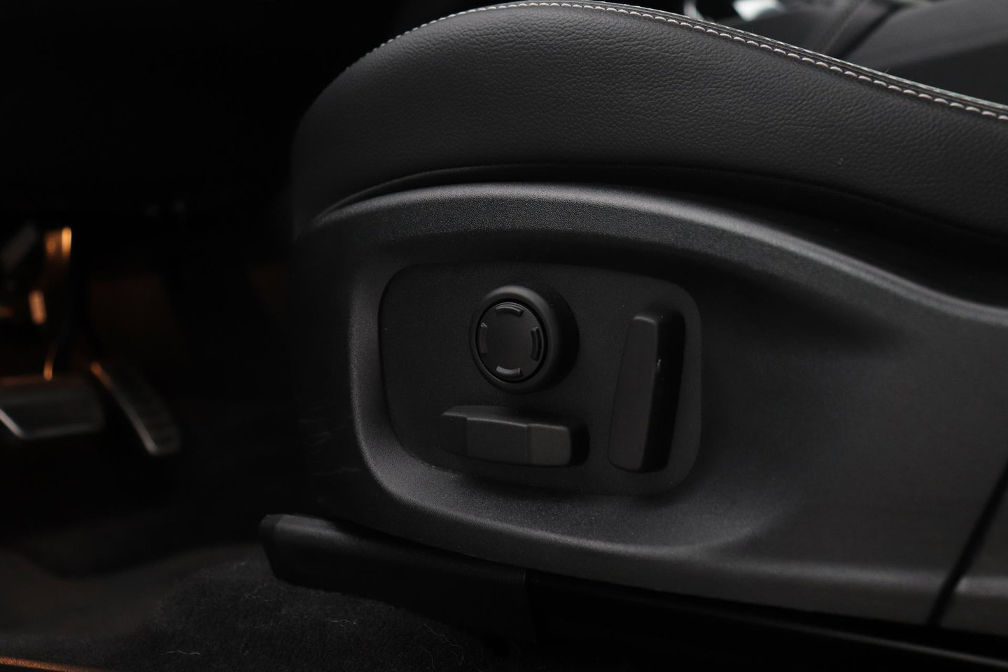 Jaguar E-PACE P300e R-Dynamic SE | Panoramadak | ACC | BLIS | Trekhaak | Getint Glas | Meridian Sound