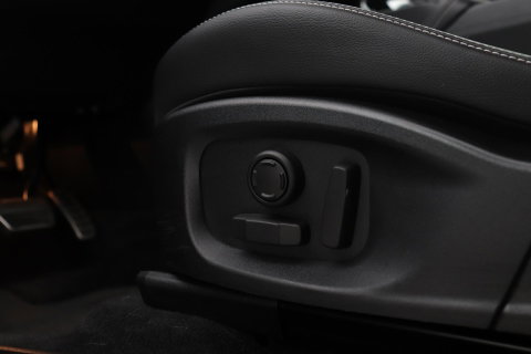 Jaguar E-PACE P300e R-Dynamic SE | Panoramadak | ACC | BLIS | Trekhaak | Getint Glas | Meridian Sound
