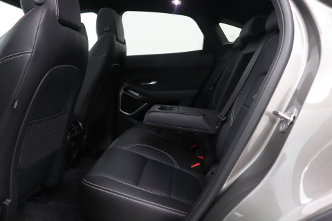Jaguar E-PACE P300e R-Dynamic SE | Panoramadak | ACC | BLIS | Trekhaak | Getint Glas | Meridian Sound