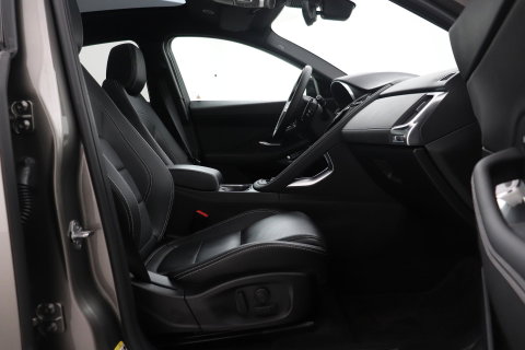 Jaguar E-PACE P300e R-Dynamic SE | Panoramadak | ACC | BLIS | Trekhaak | Getint Glas | Meridian Sound