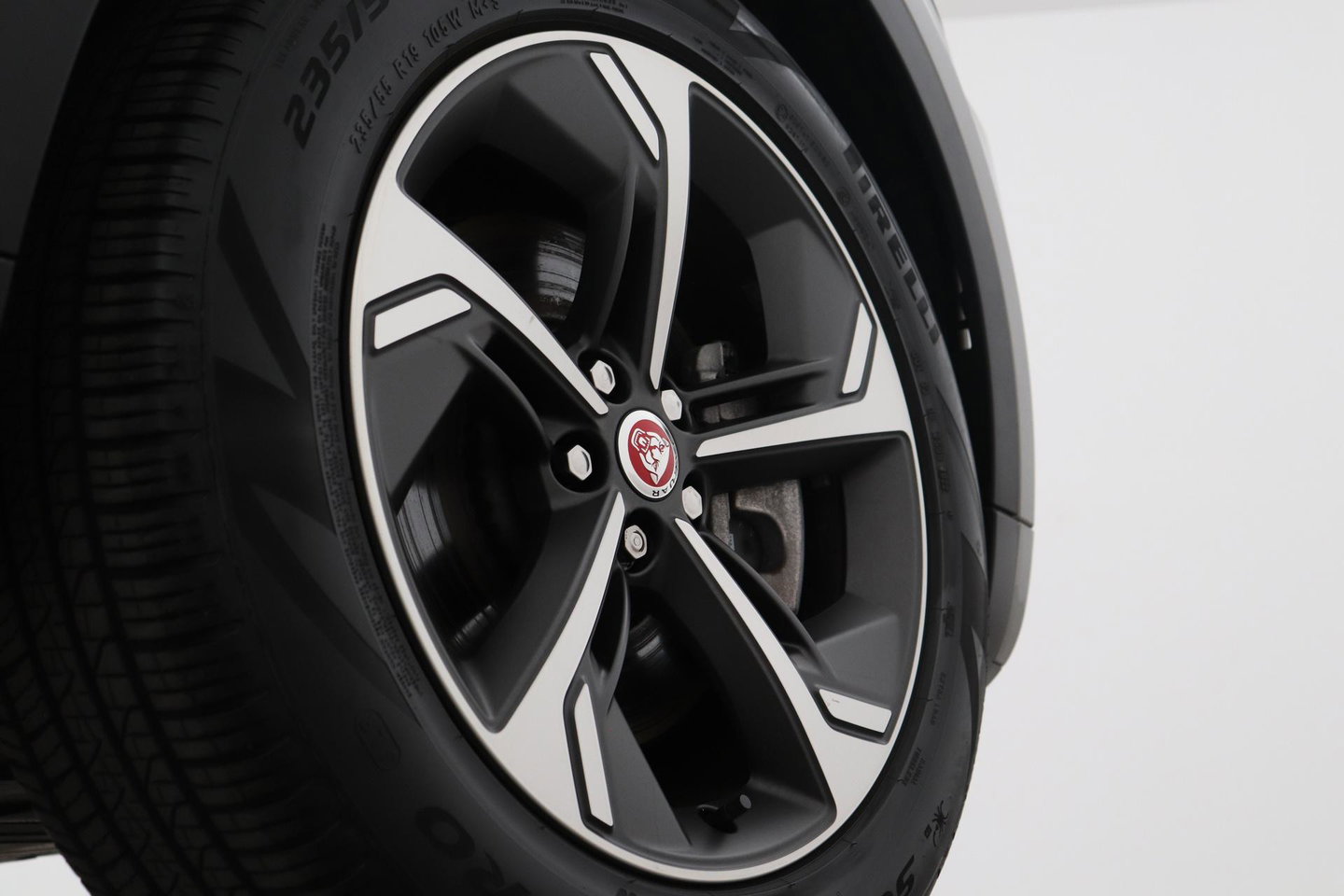 Jaguar E-PACE P300e R-Dynamic SE | Panoramadak | ACC | BLIS | Trekhaak | Getint Glas | Meridian Sound