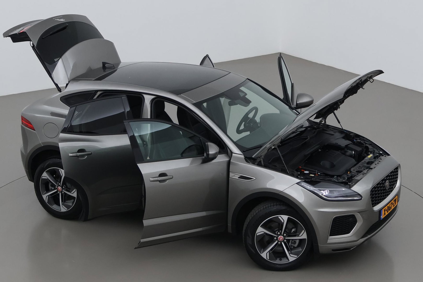 Jaguar E-PACE P300e R-Dynamic SE | Panoramadak | ACC | BLIS | Trekhaak | Getint Glas | Meridian Sound