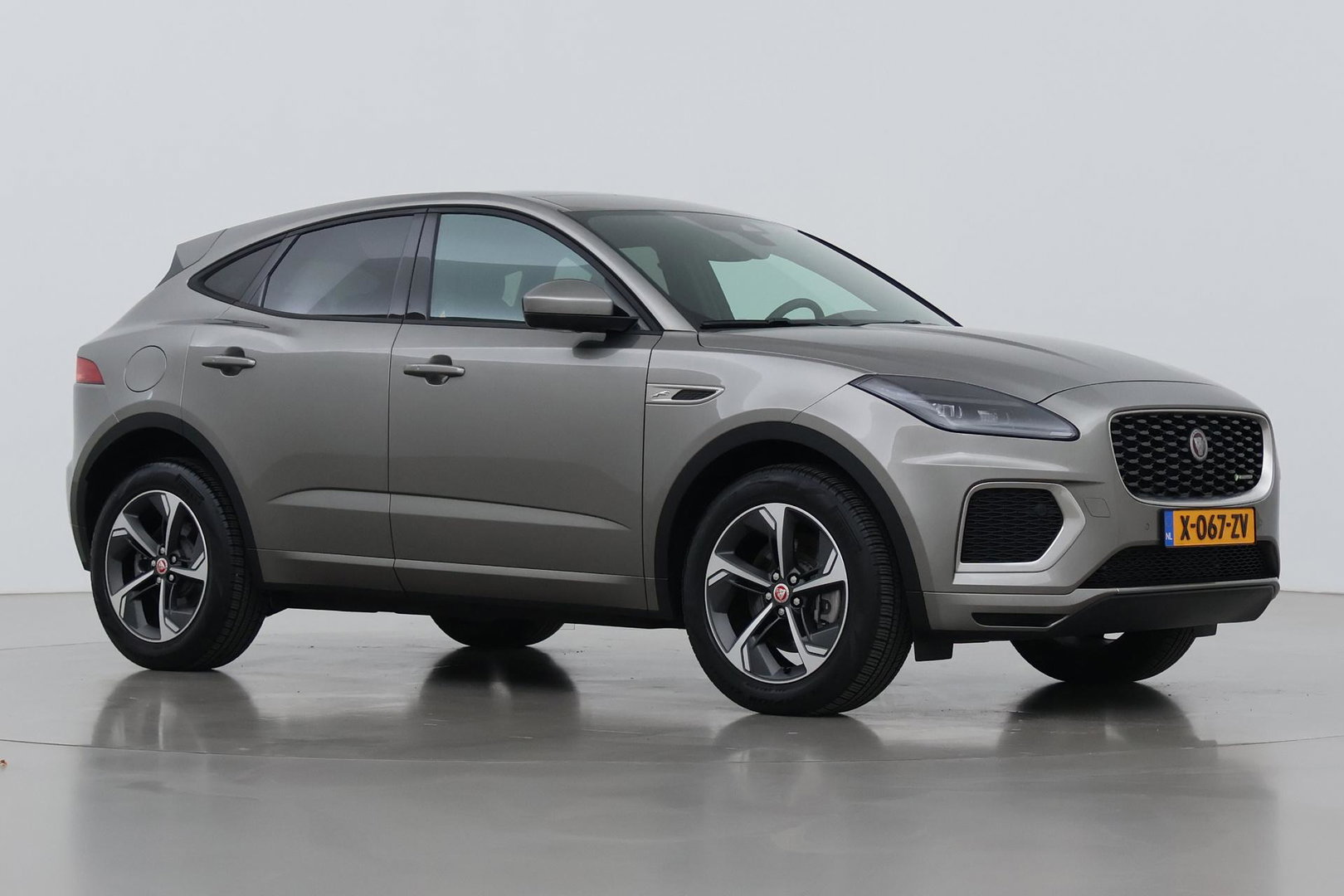 Jaguar E-PACE P300e R-Dynamic SE | Panoramadak | ACC | BLIS | Trekhaak | Getint Glas | Meridian Sound