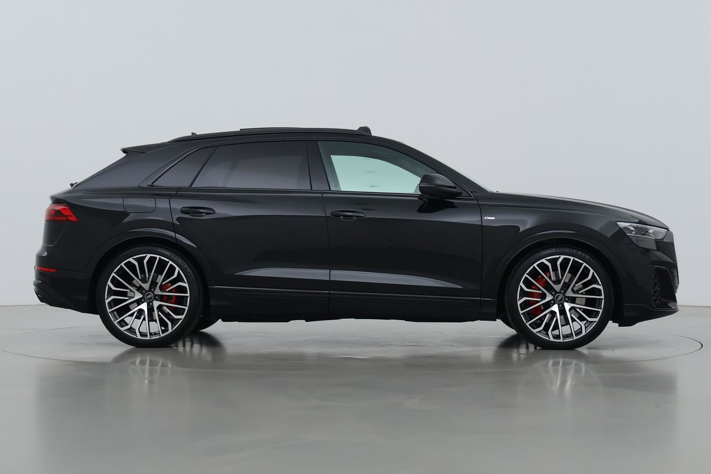Audi Q8 60 TFSI e quattro Pro Line S Competition | Luchtvering | Trekhaak | Soft-Close | Panoramadak | B&O | 23 Inch