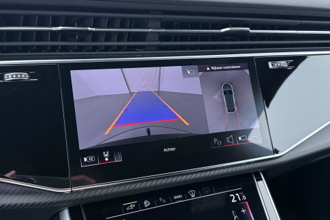 Audi Q8 60 TFSI e quattro Pro Line S Competition | Luchtvering | Trekhaak | Soft-Close | Panoramadak | B&O | 23 Inch