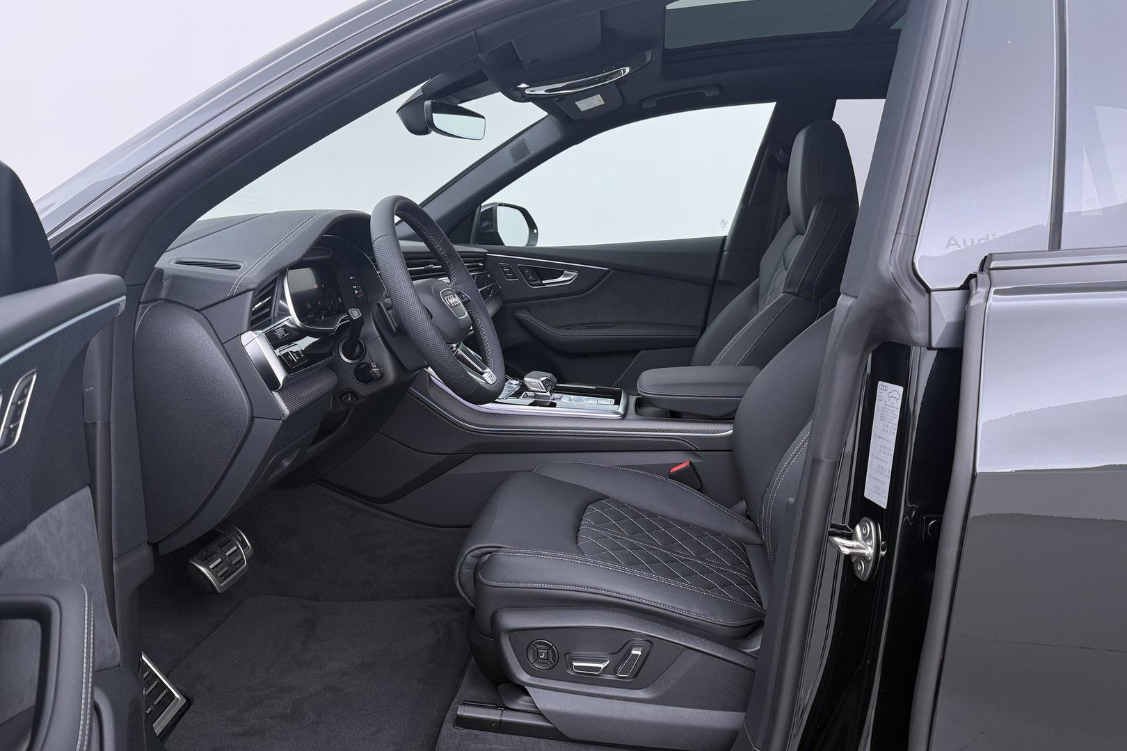 Audi Q8 60 TFSI e quattro Pro Line S Competition | Luchtvering | Trekhaak | Soft-Close | Panoramadak | B&O | 23 Inch