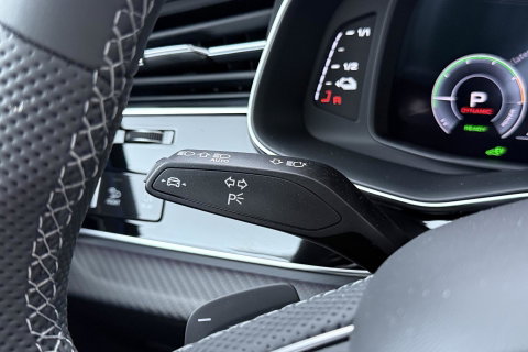 Audi Q8 60 TFSI e quattro Pro Line S Competition | Luchtvering | Trekhaak | Soft-Close | Panoramadak | B&O | 23 Inch