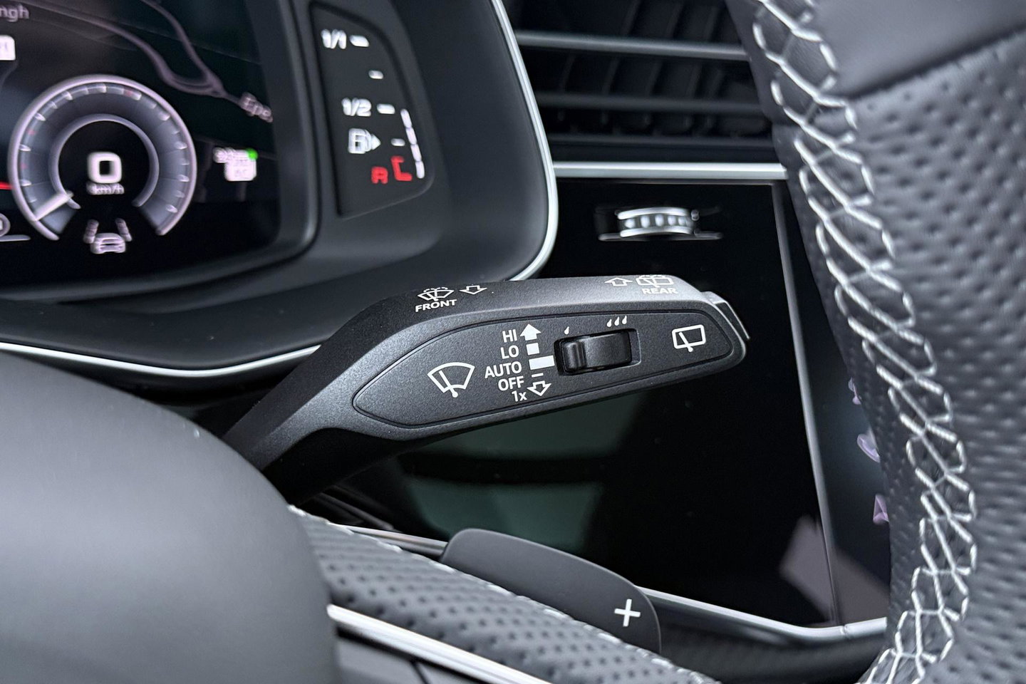 Audi Q8 60 TFSI e quattro Pro Line S Competition | Luchtvering | Trekhaak | Soft-Close | Panoramadak | B&O | 23 Inch