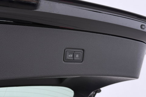 Audi Q8 60 TFSI e quattro Pro Line S Competition | Luchtvering | Trekhaak | Soft-Close | Panoramadak | B&O | 23 Inch