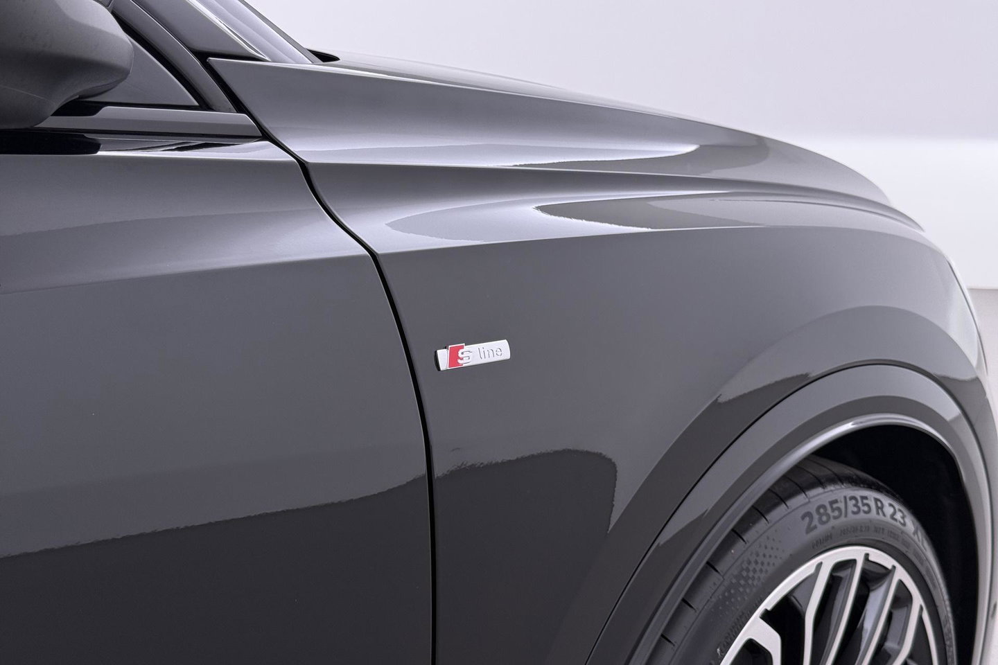 Audi Q8 60 TFSI e quattro Pro Line S Competition | Luchtvering | Trekhaak | Soft-Close | Panoramadak | B&O | 23 Inch