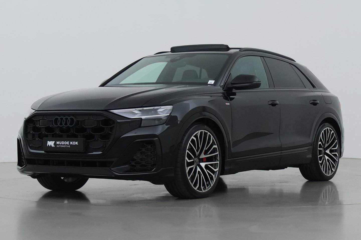 Audi Q8 60 TFSI e quattro Pro Line S Competition | Luchtvering | Trekhaak | Soft-Close | Panoramadak | B&O | 23 Inch