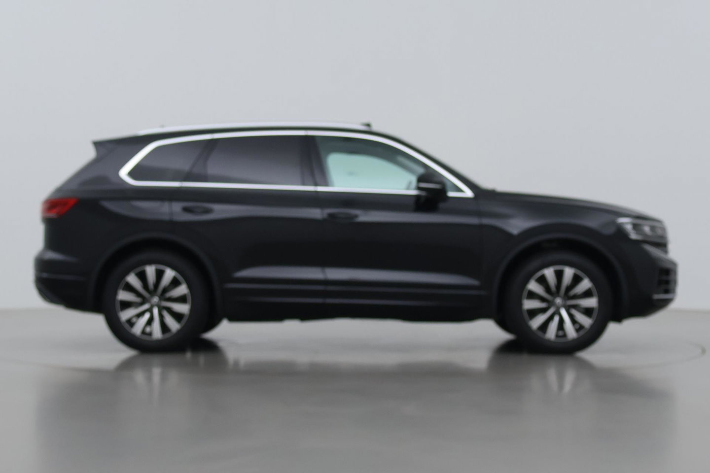 Volkswagen Touareg 3.0 TSi eHybrid 4MOTION Elegance | Luchtvering | Trekhaak | Panoramadak | Head-Up | Massage+Ventilatie | 360 Camera