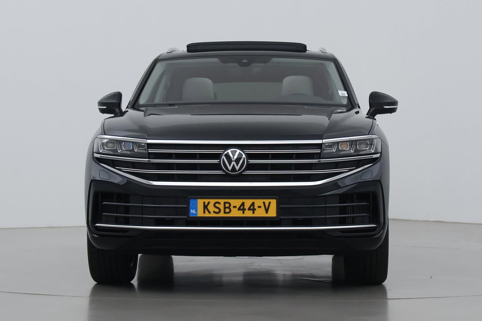 Volkswagen Touareg 3.0 TSi eHybrid 4MOTION Elegance | Luchtvering | Trekhaak | Panoramadak | Head-Up | Massage+Ventilatie | 360 Camera