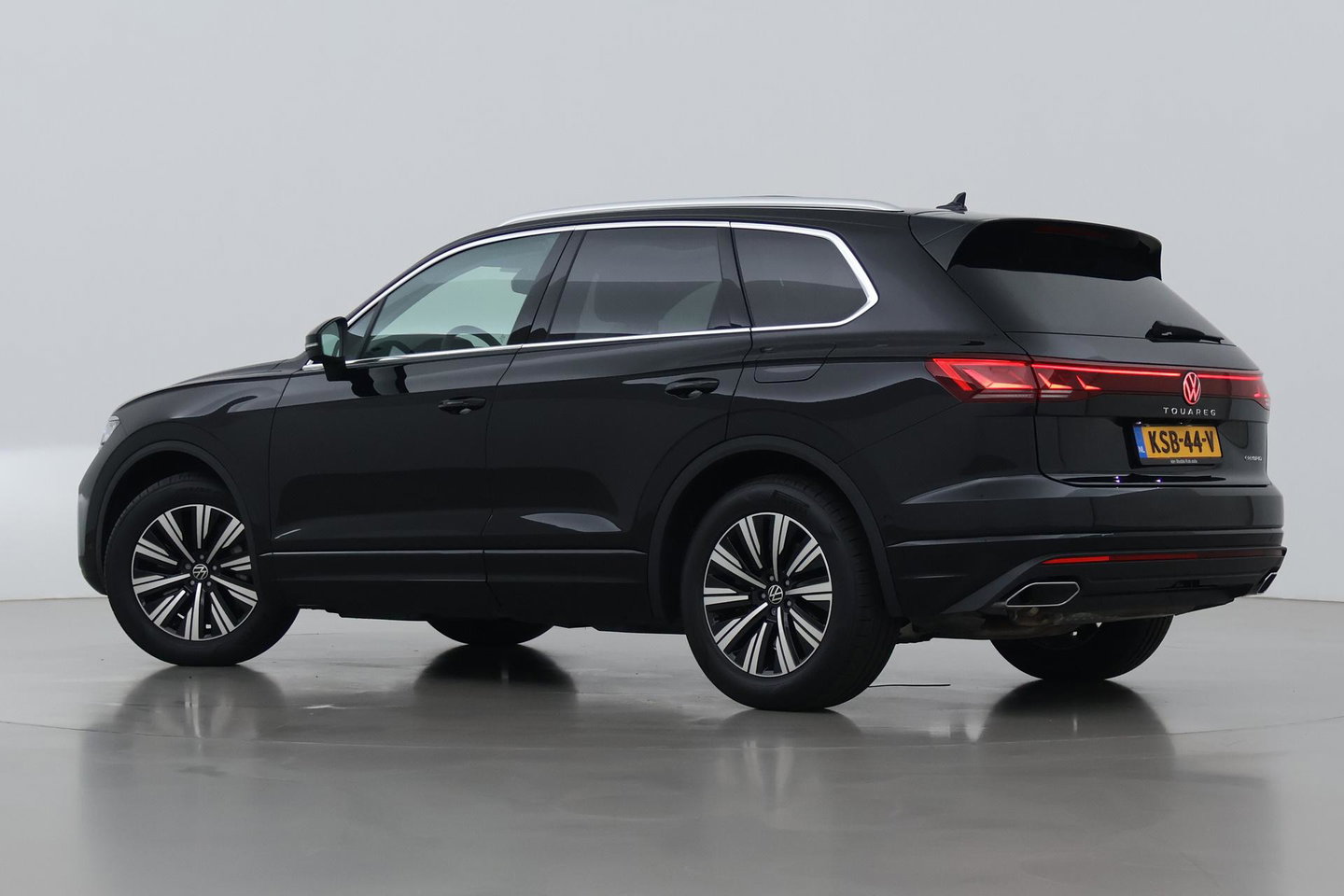 Volkswagen Touareg 3.0 TSi eHybrid 4MOTION Elegance | Luchtvering | Trekhaak | Panoramadak | Head-Up | Massage+Ventilatie | 360 Camera