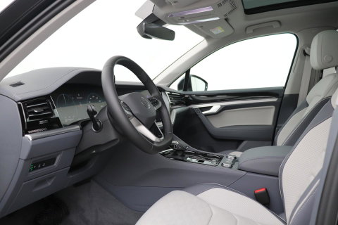 Volkswagen Touareg 3.0 TSi eHybrid 4MOTION Elegance | Luchtvering | Trekhaak | Panoramadak | Head-Up | Massage+Ventilatie | 360 Camera