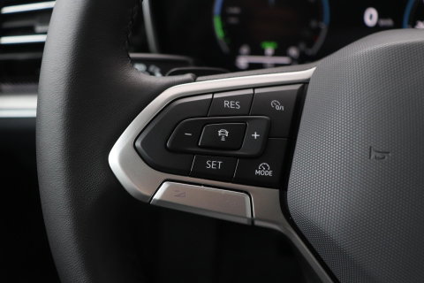 Volkswagen Touareg 3.0 TSi eHybrid 4MOTION Elegance | Luchtvering | Trekhaak | Panoramadak | Head-Up | Massage+Ventilatie | 360 Camera
