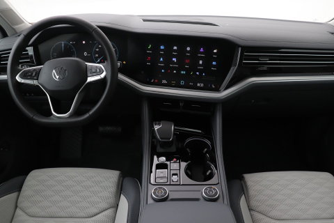 Volkswagen Touareg 3.0 TSi eHybrid 4MOTION Elegance | Luchtvering | Trekhaak | Panoramadak | Head-Up | Massage+Ventilatie | 360 Camera