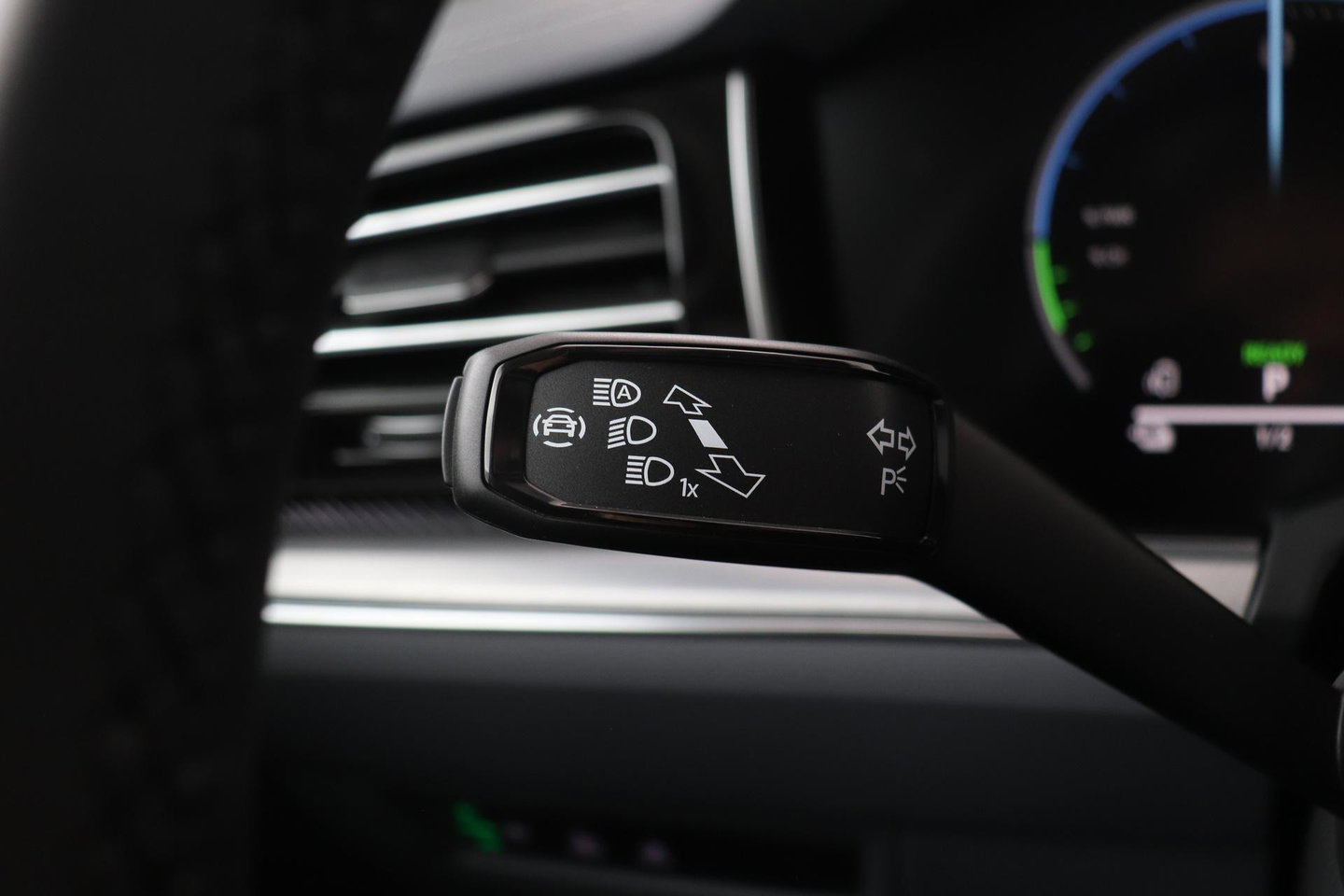 Volkswagen Touareg 3.0 TSi eHybrid 4MOTION Elegance | Luchtvering | Trekhaak | Panoramadak | Head-Up | Massage+Ventilatie | 360 Camera