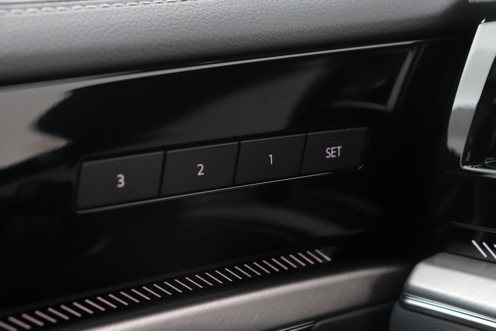 Volkswagen Touareg 3.0 TSi eHybrid 4MOTION Elegance | Luchtvering | Trekhaak | Panoramadak | Head-Up | Massage+Ventilatie | 360 Camera