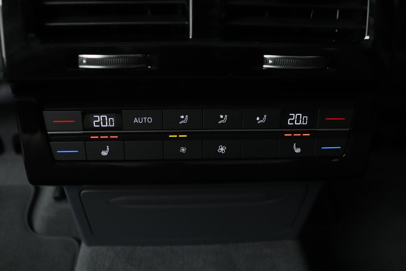 Volkswagen Touareg 3.0 TSi eHybrid 4MOTION Elegance | Luchtvering | Trekhaak | Panoramadak | Head-Up | Massage+Ventilatie | 360 Camera