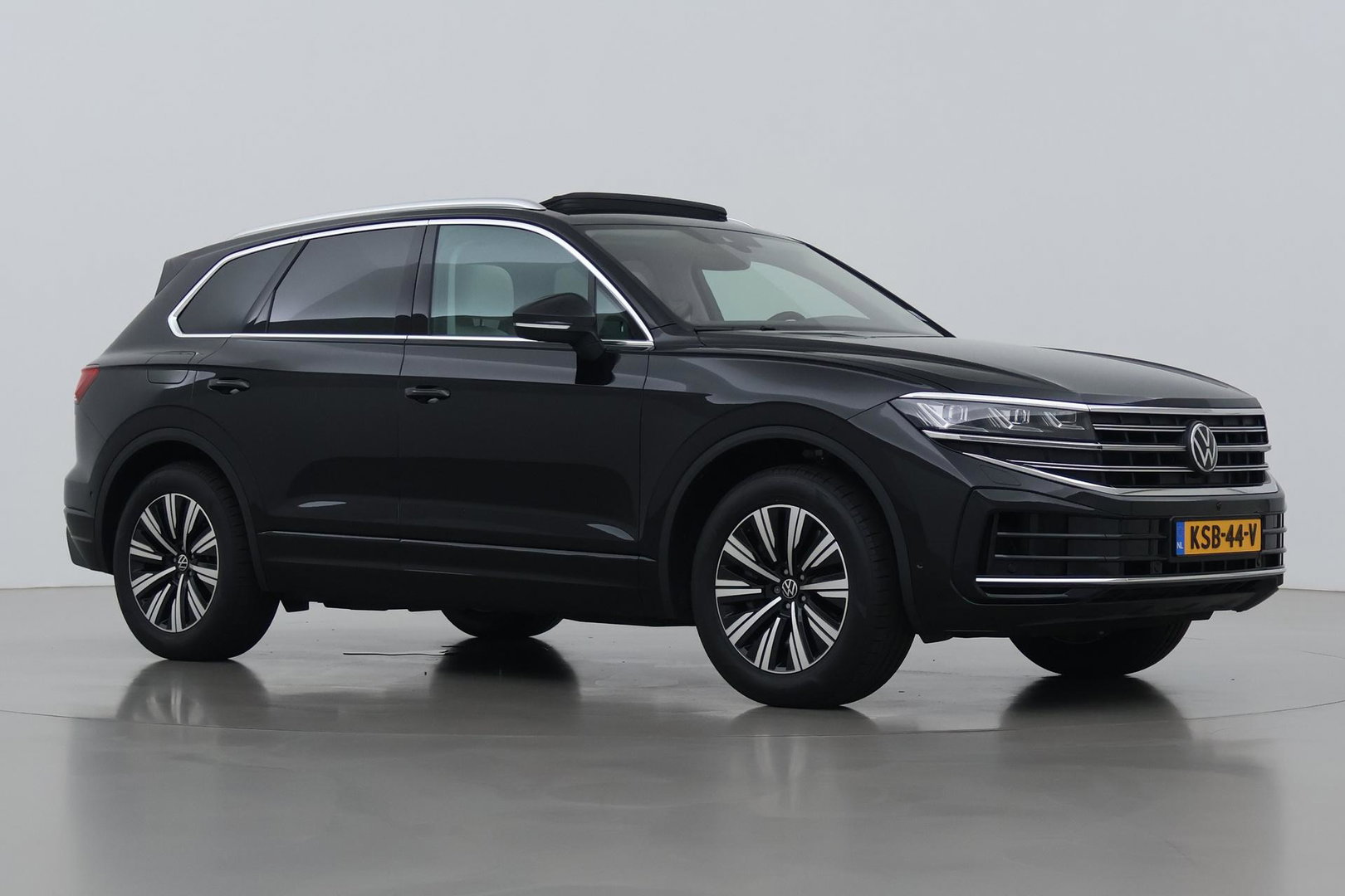 Volkswagen Touareg 3.0 TSi eHybrid 4MOTION Elegance | Luchtvering | Trekhaak | Panoramadak | Head-Up | Massage+Ventilatie | 360 Camera