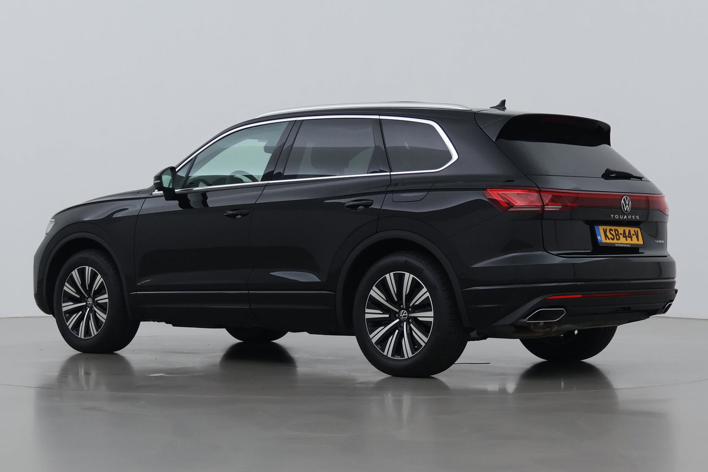 Volkswagen Touareg 3.0 TSi eHybrid 4MOTION Elegance | Luchtvering | Trekhaak | Panoramadak | Head-Up | Massage+Ventilatie | 360 Camera