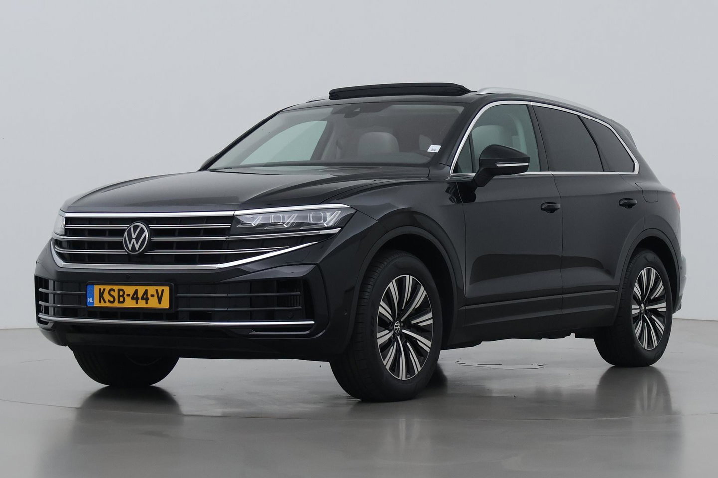 Volkswagen Touareg 3.0 TSi eHybrid 4MOTION Elegance | Luchtvering | Trekhaak | Panoramadak | Head-Up | Massage+Ventilatie | 360 Camera