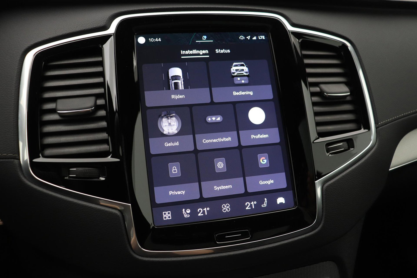 Volvo XC90 B5 AWD Ultimate Dark | GRIJS KENTEKEN | HEICO Sportiv | Luchtvering | Panoramadak | 360° Camera | Head-Up