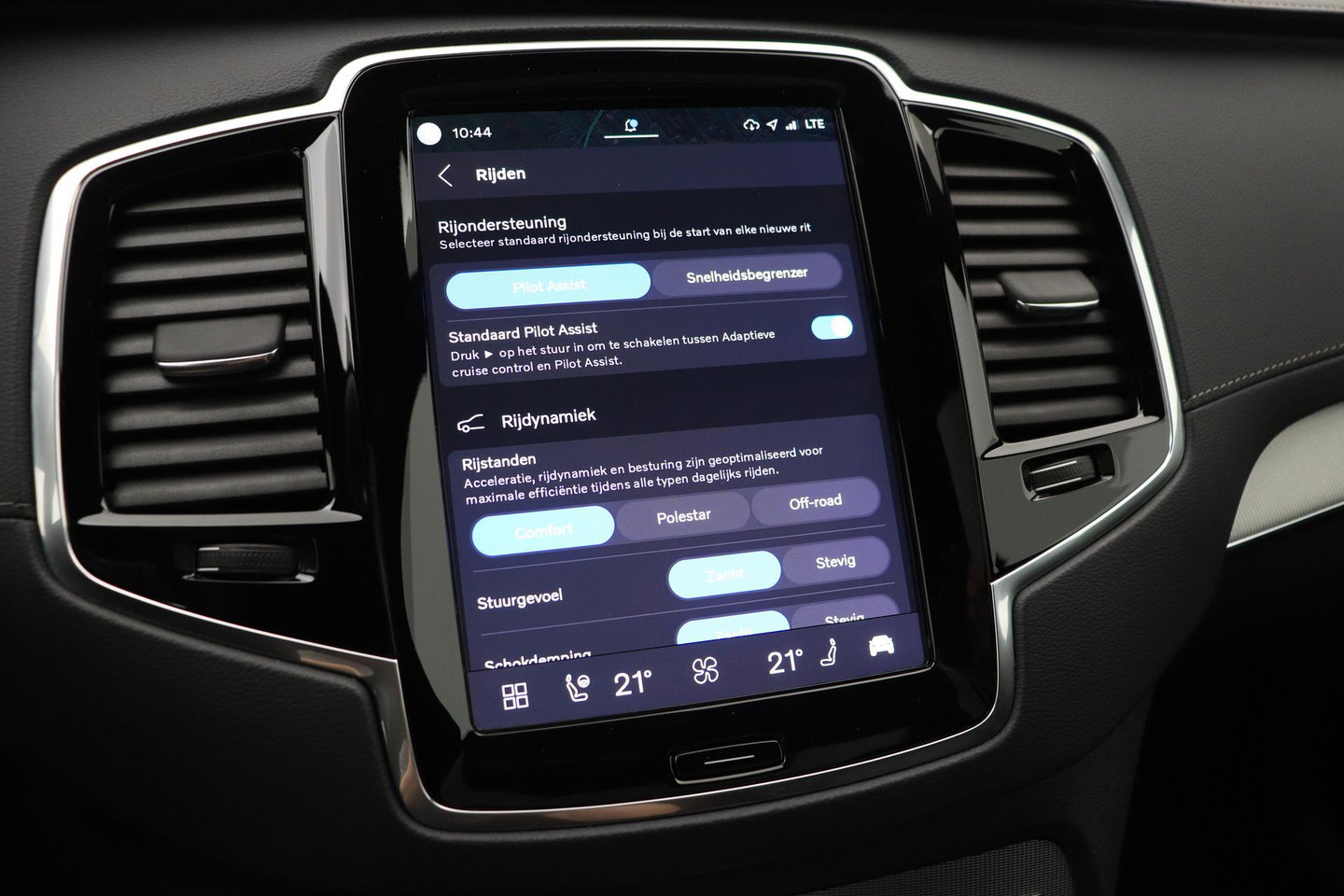 Volvo XC90 B5 AWD Ultimate Dark | GRIJS KENTEKEN | HEICO Sportiv | Luchtvering | Panoramadak | 360° Camera | Head-Up