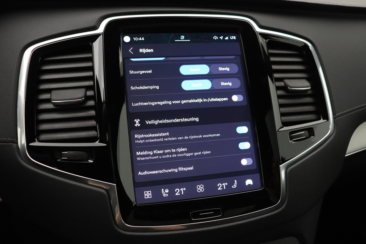 Volvo XC90 B5 AWD Ultimate Dark | GRIJS KENTEKEN | HEICO Sportiv | Luchtvering | Panoramadak | 360° Camera | Head-Up