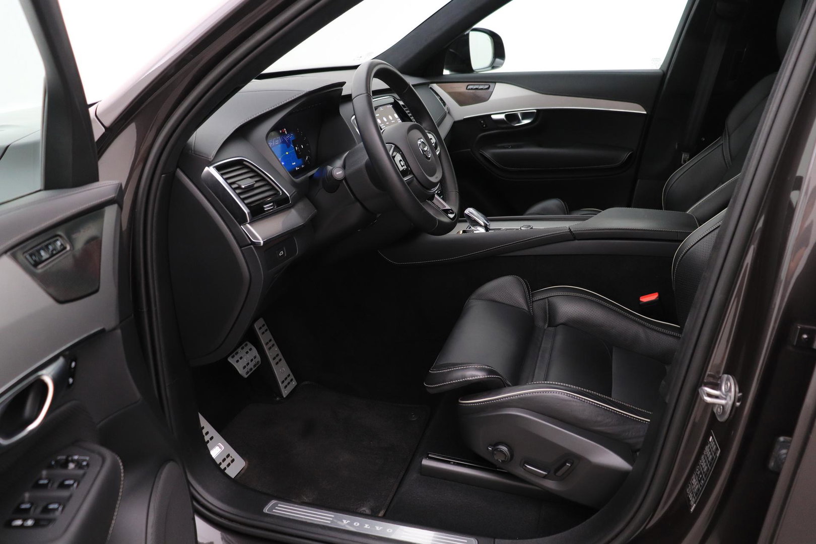 Volvo XC90 B5 AWD Ultimate Dark | GRIJS KENTEKEN | HEICO Sportiv | Luchtvering | Panoramadak | 360° Camera | Head-Up