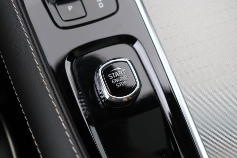 Volvo XC90 B5 AWD Ultimate Dark | GRIJS KENTEKEN | HEICO Sportiv | Luchtvering | Panoramadak | 360° Camera | Head-Up