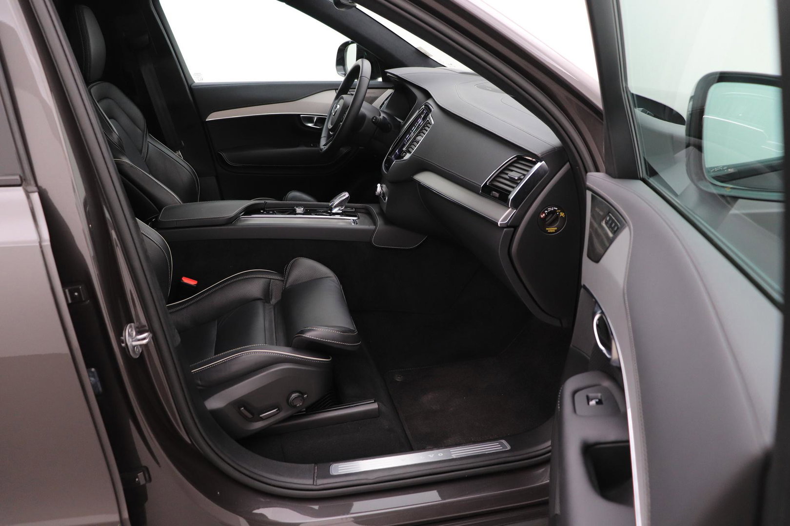 Volvo XC90 B5 AWD Ultimate Dark | GRIJS KENTEKEN | HEICO Sportiv | Luchtvering | Panoramadak | 360° Camera | Head-Up