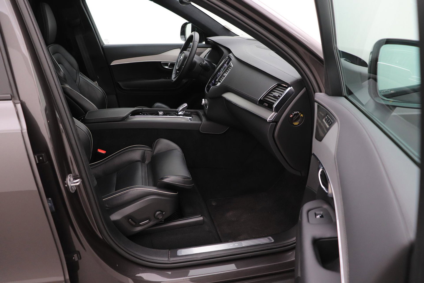 Volvo XC90 B5 AWD Ultimate Dark | GRIJS KENTEKEN | HEICO Sportiv | Luchtvering | Panoramadak | 360° Camera | Head-Up