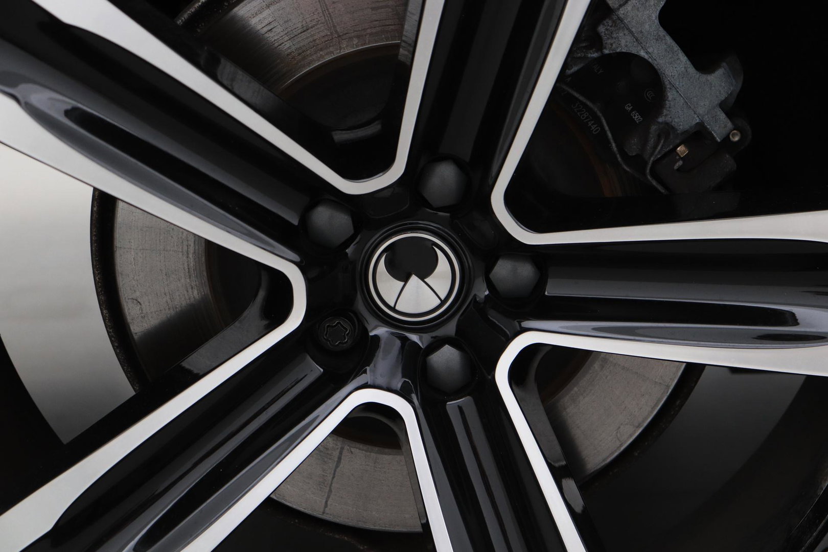 Volvo XC90 B5 AWD Ultimate Dark | GRIJS KENTEKEN | HEICO Sportiv | Luchtvering | Panoramadak | 360° Camera | Head-Up