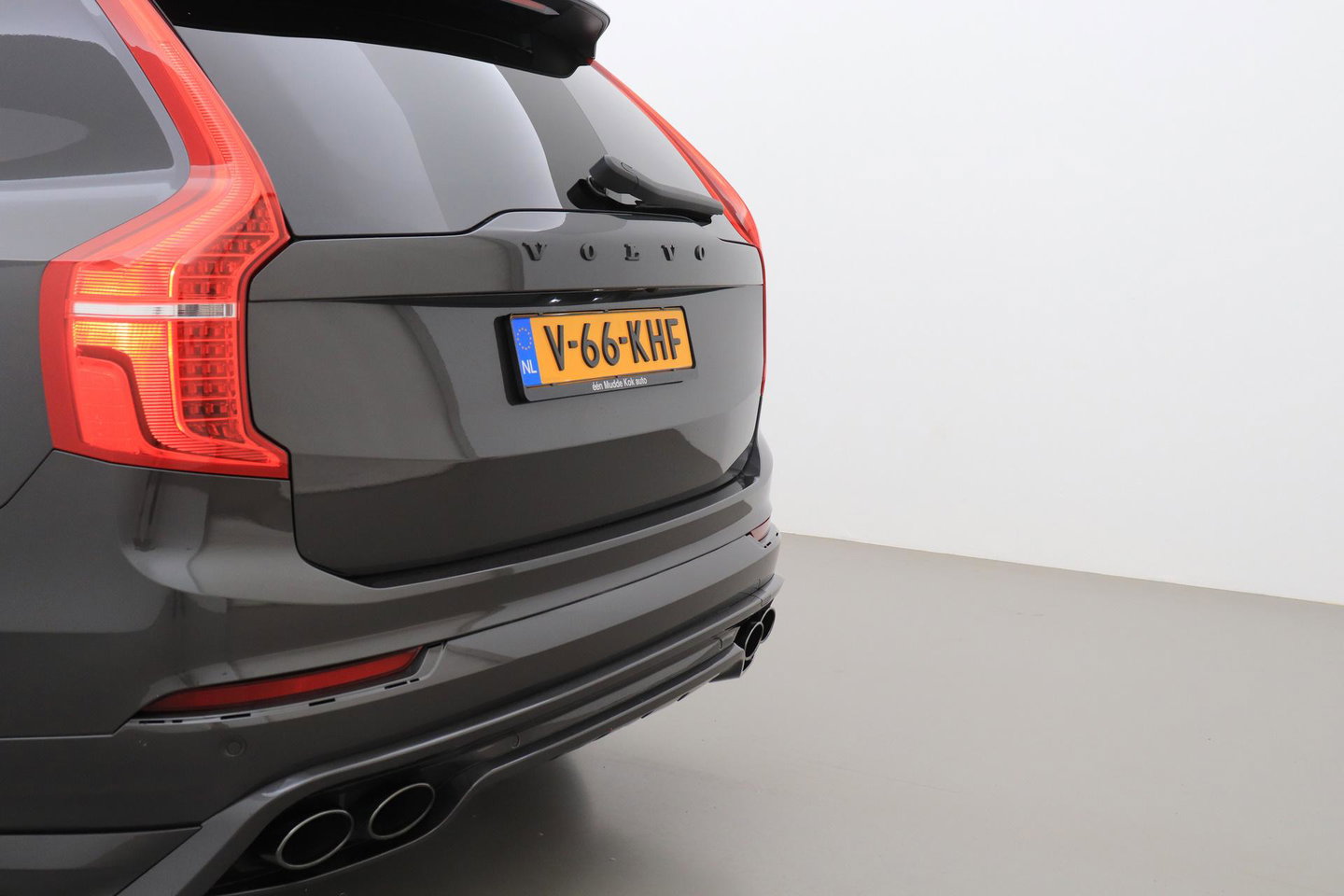 Volvo XC90 B5 AWD Ultimate Dark | GRIJS KENTEKEN | HEICO Sportiv | Luchtvering | Panoramadak | 360° Camera | Head-Up