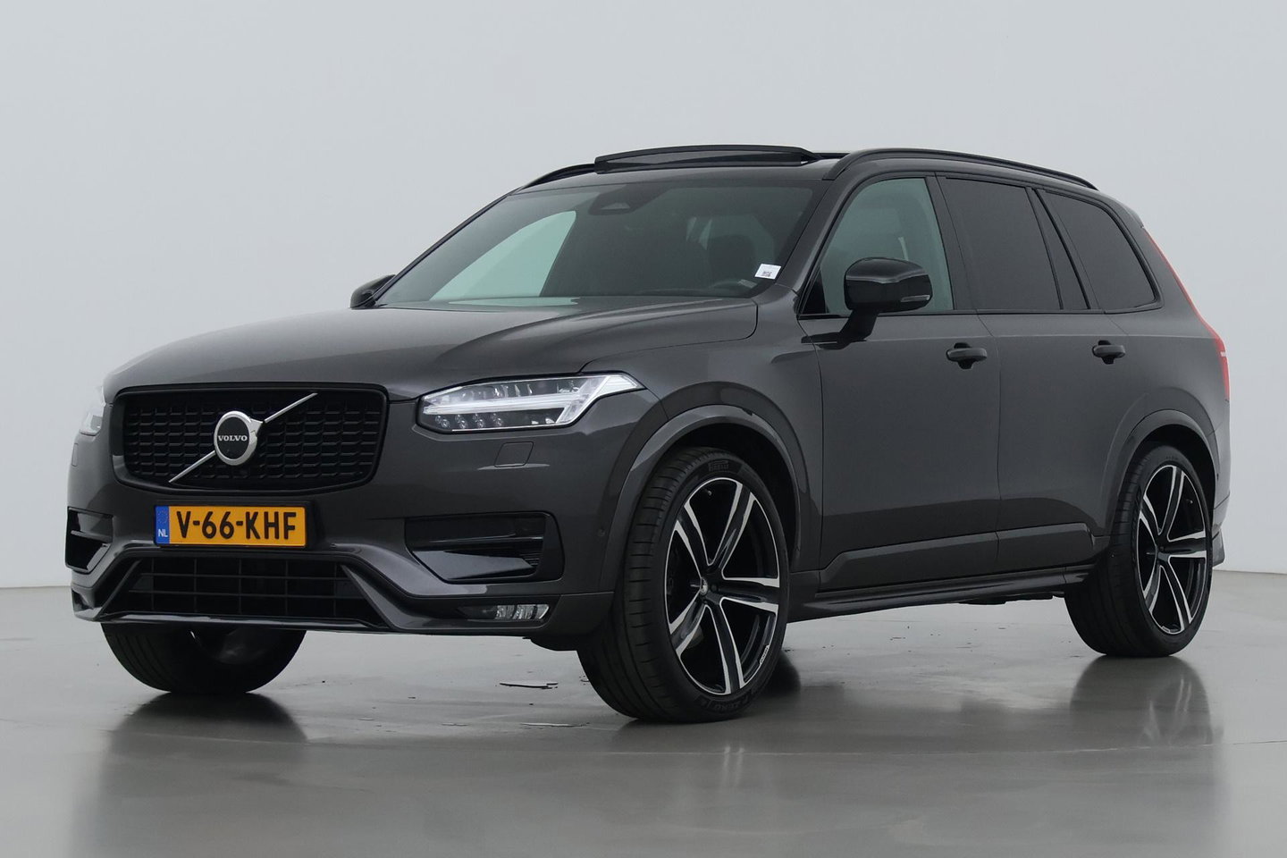 Volvo XC90 B5 AWD Ultimate Dark | GRIJS KENTEKEN | HEICO Sportiv | Luchtvering | Panoramadak | 360° Camera | Head-Up