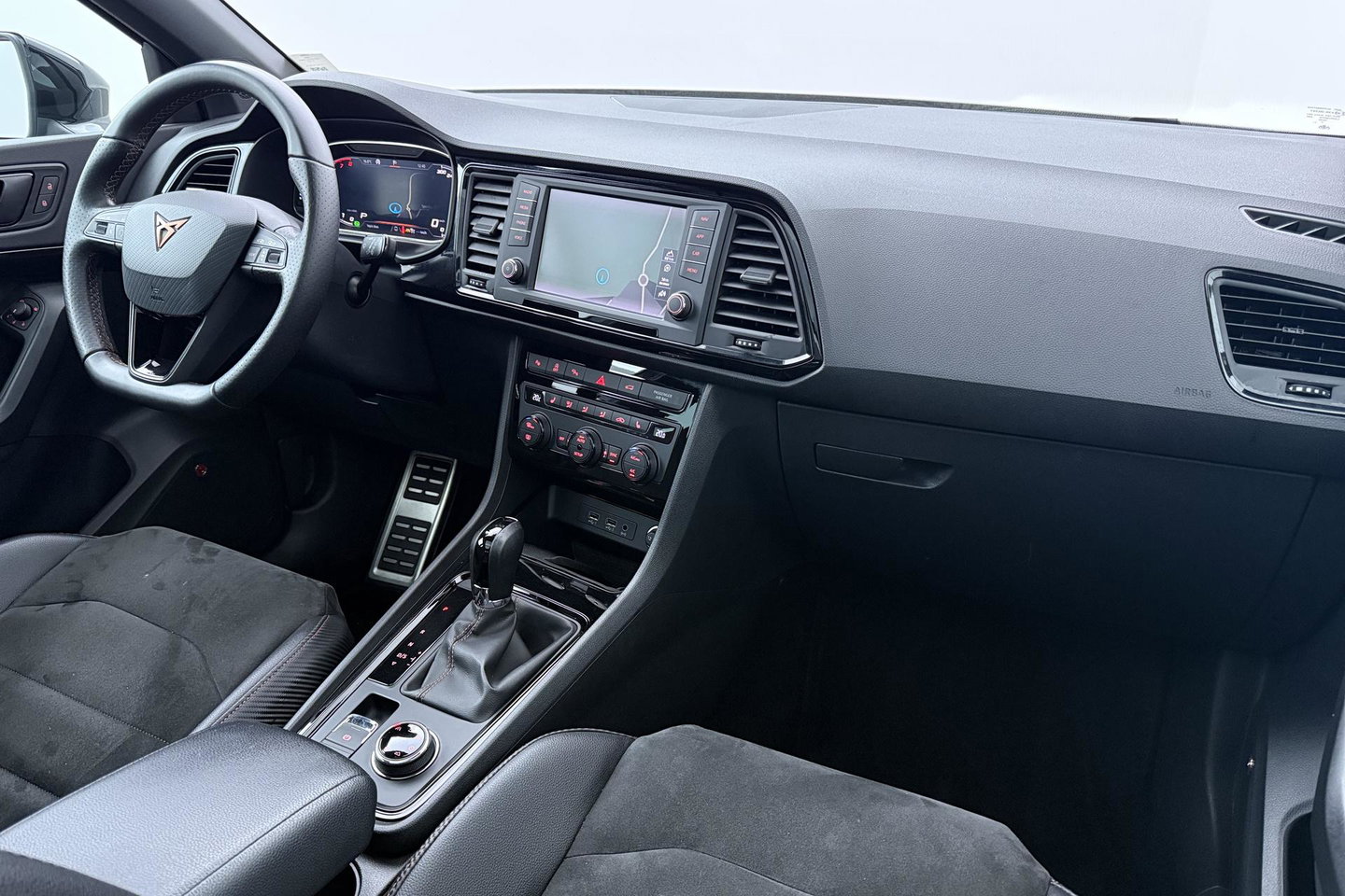 CUPRA Ateca 2.0 TSI 4DRIVE | Panoramadak | Beats Audio | 360 Camera | ACC | Stoelverwarming | 19 Inch