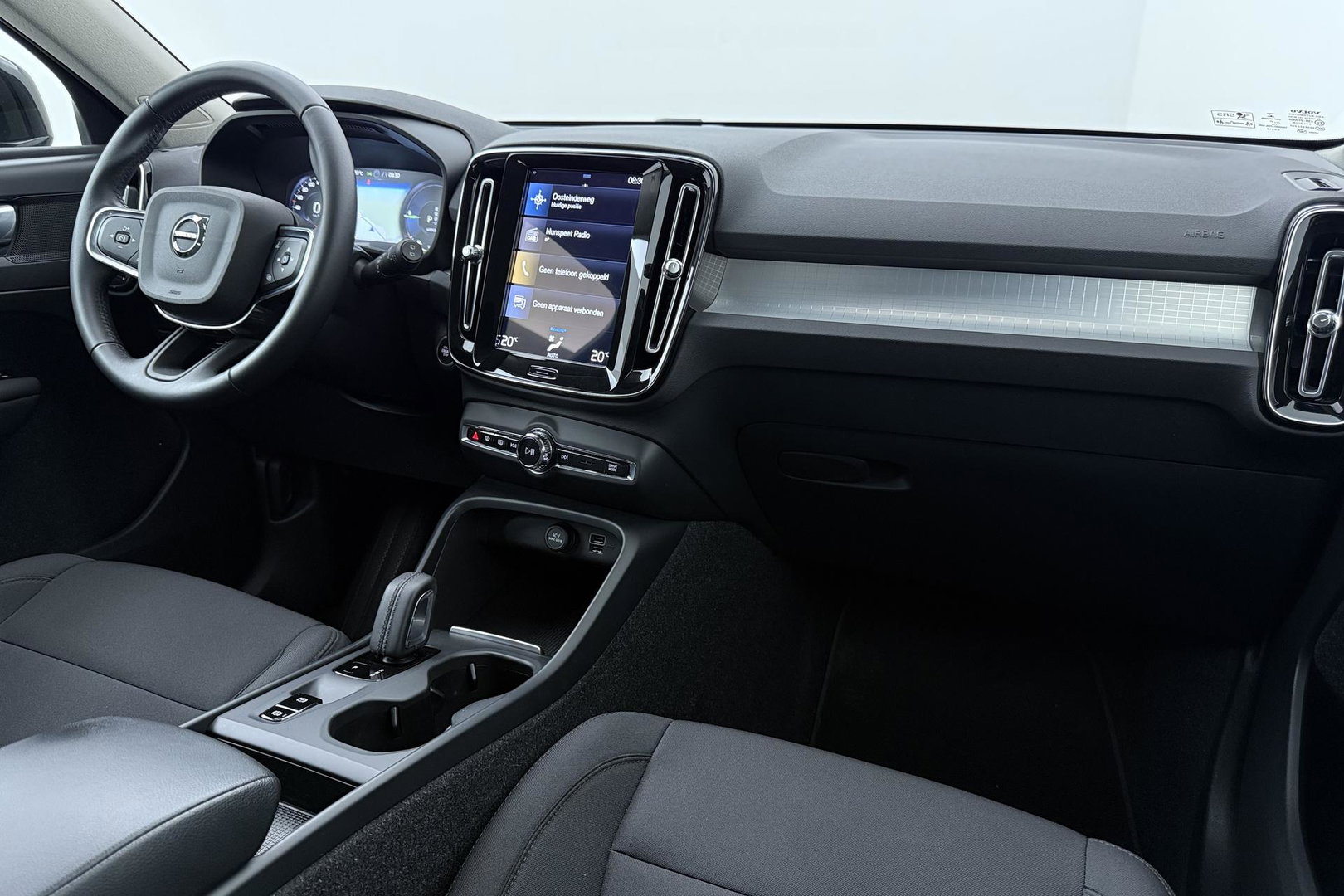 Volvo XC40 1.5 T5 Recharge Inscription | Trekhaak | Keyless Entry | Elektrische Achterklep | CarPlay | Camera | Navigatie | 18 inch