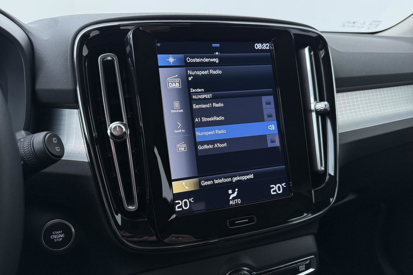 Volvo XC40 1.5 T5 Recharge Inscription | Trekhaak | Keyless Entry | Elektrische Achterklep | CarPlay | Camera | Navigatie | 18 inch