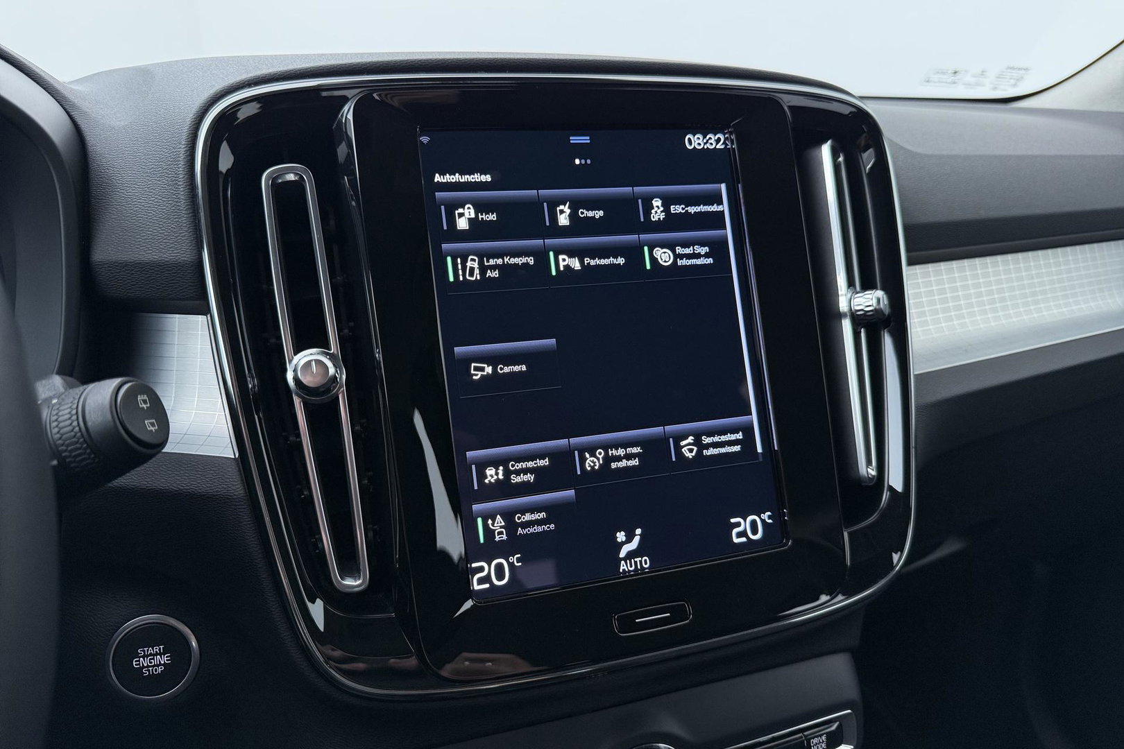 Volvo XC40 1.5 T5 Recharge Inscription | Trekhaak | Keyless Entry | Elektrische Achterklep | CarPlay | Camera | Navigatie | 18 inch