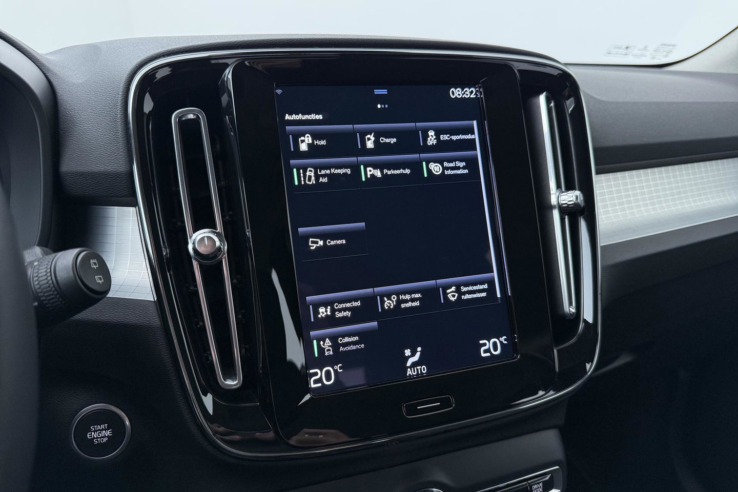 Volvo XC40 1.5 T5 Recharge Inscription | Trekhaak | Keyless Entry | Elektrische Achterklep | CarPlay | Camera | Navigatie | 18 inch