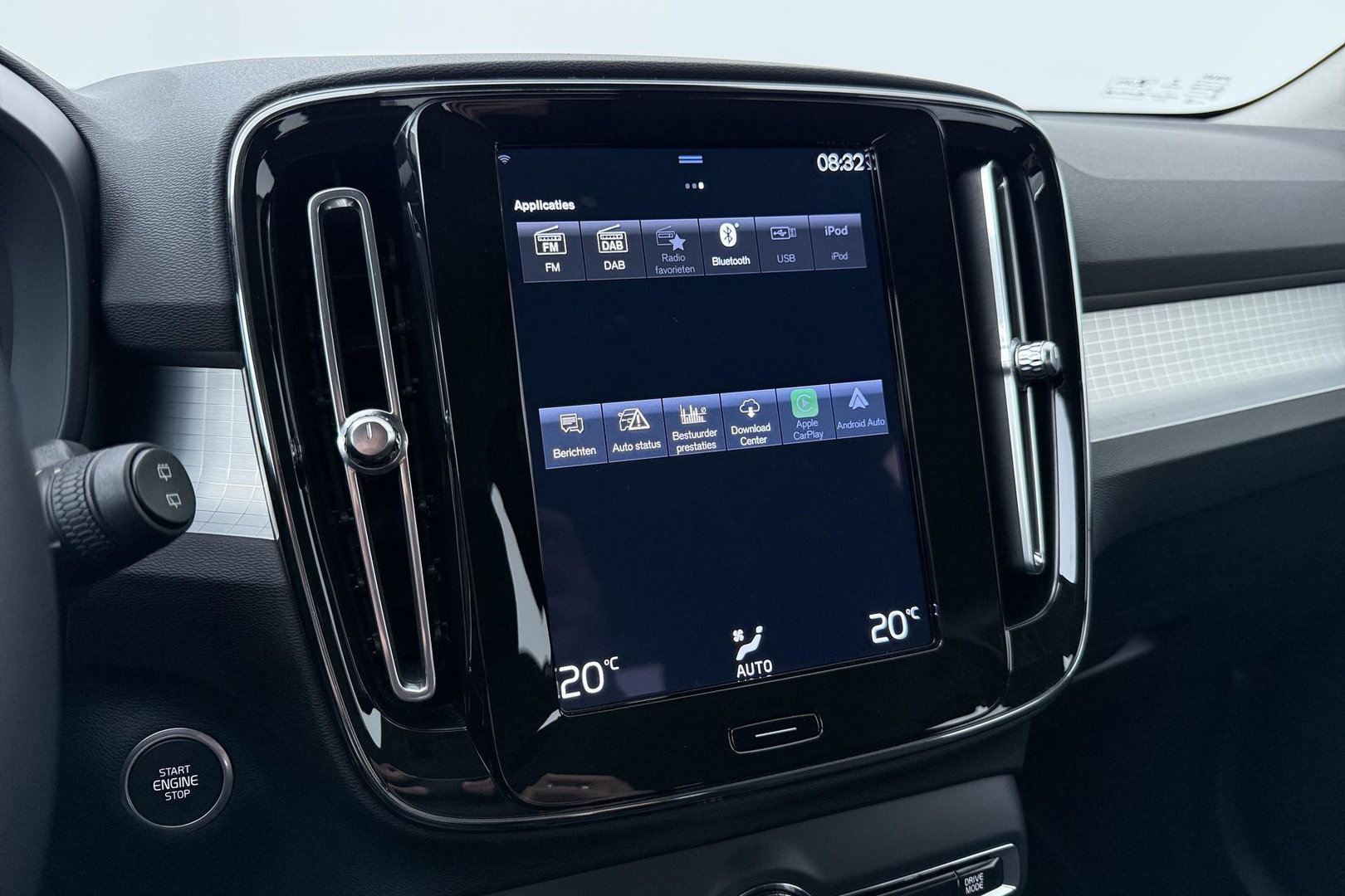 Volvo XC40 1.5 T5 Recharge Inscription | Trekhaak | Keyless Entry | Elektrische Achterklep | CarPlay | Camera | Navigatie | 18 inch